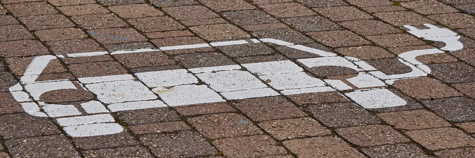 První měsíce s elektroautem: Dojezd, reálné náklady a nabíjení z fotovoltaiky v praxi